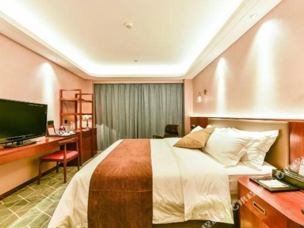 Bed in Guilin Plaza Hotel