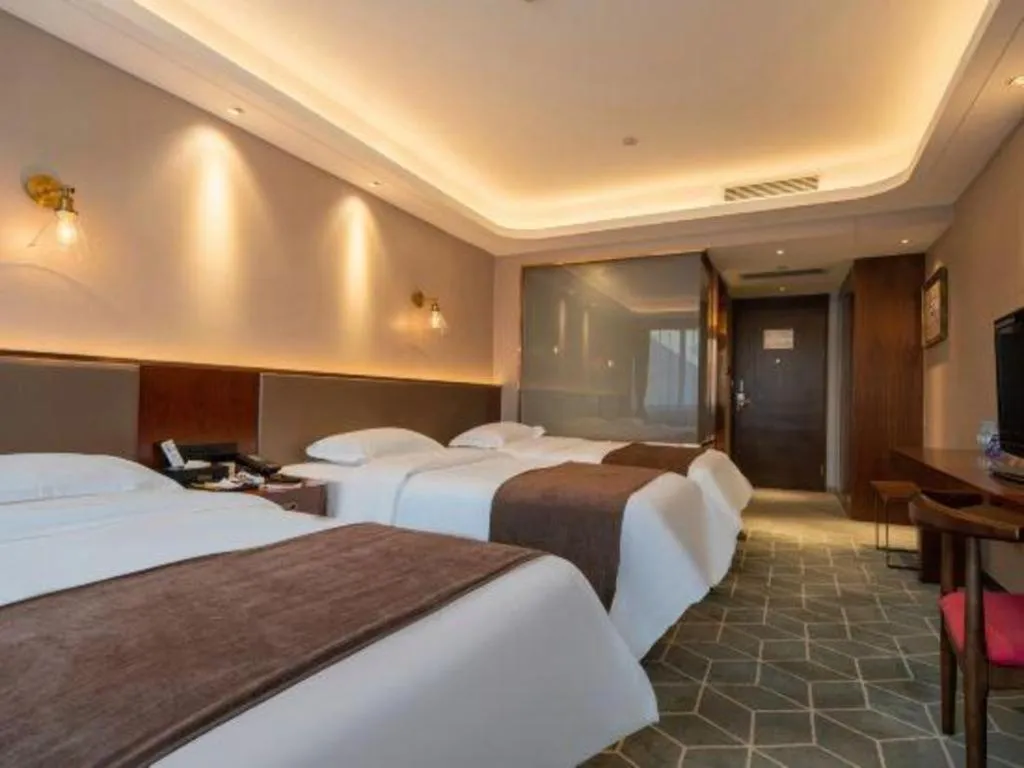 Bed in Guilin Plaza Hotel