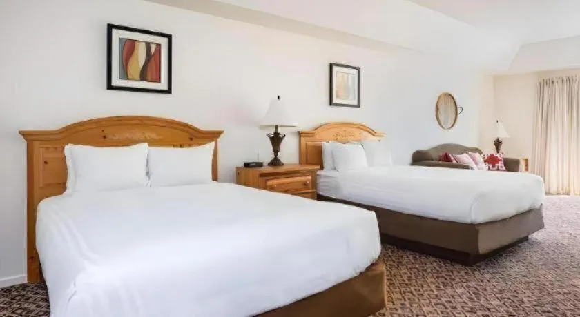 Bed in Tan-Tar-A Estates