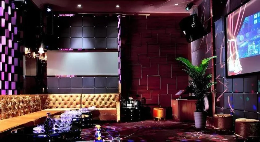 Xinjin Celebrity City Hotel