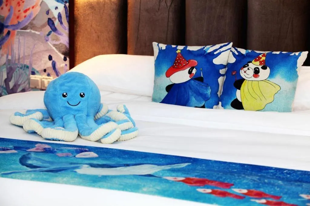 Bed in Xinjin Celebrity City Hotel