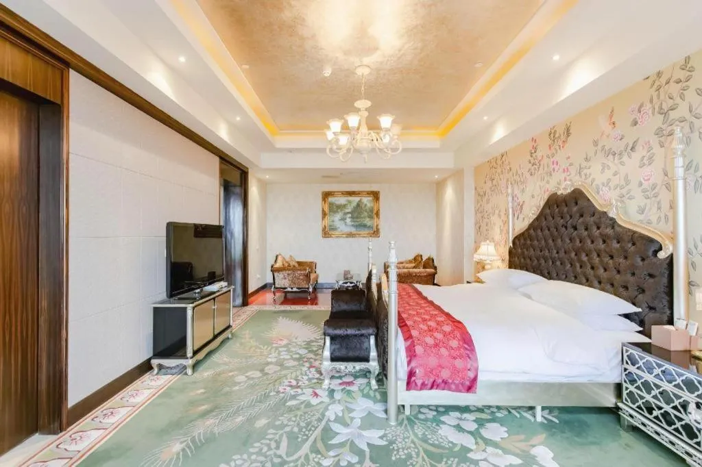 Bed in Xinjin Celebrity City Hotel