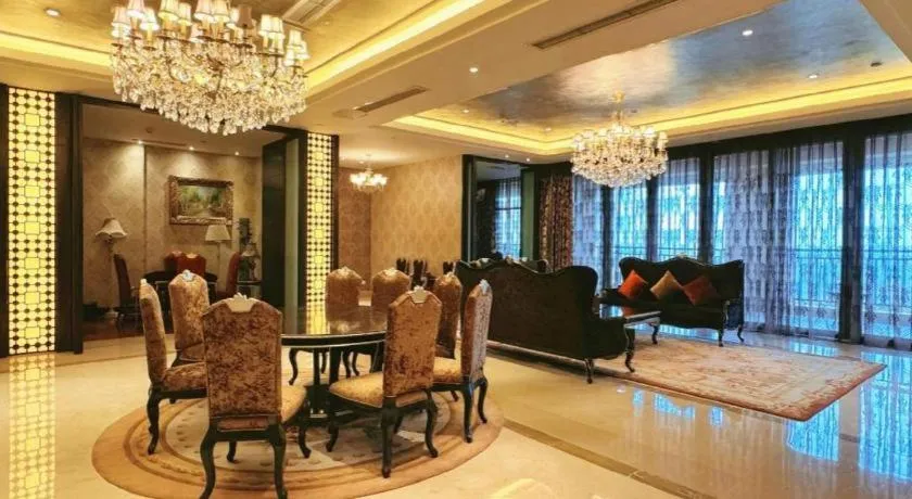 Xinjin Celebrity City Hotel