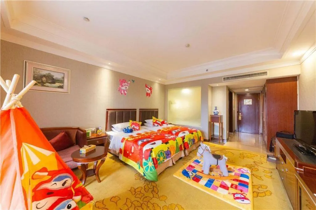 Bed in Xinjin Celebrity City Hotel