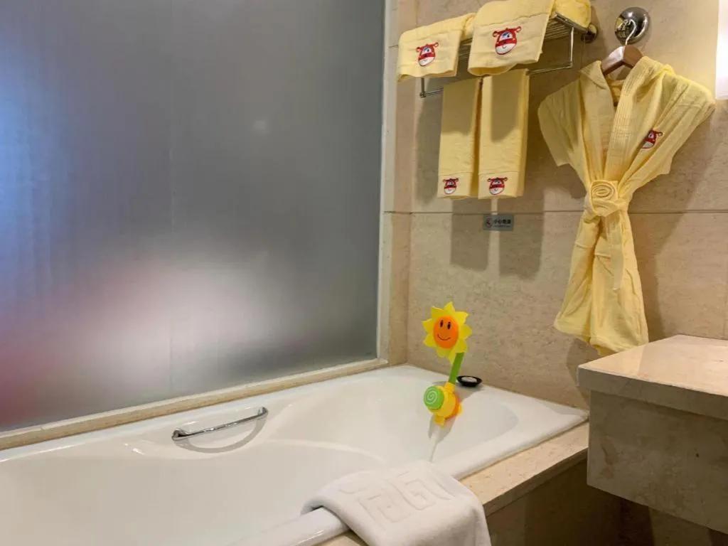 Xinjin Celebrity City Hotel