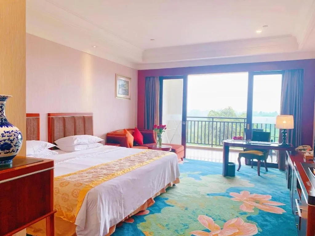 Bed in Xinjin Celebrity City Hotel