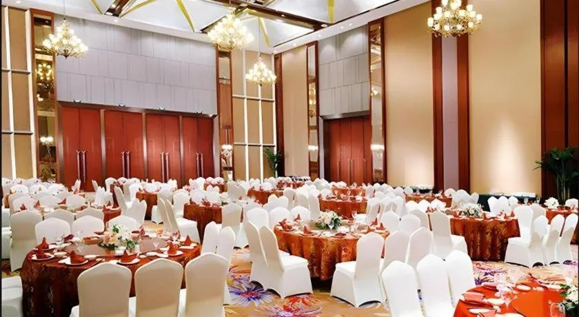 Xinjin Celebrity City Hotel