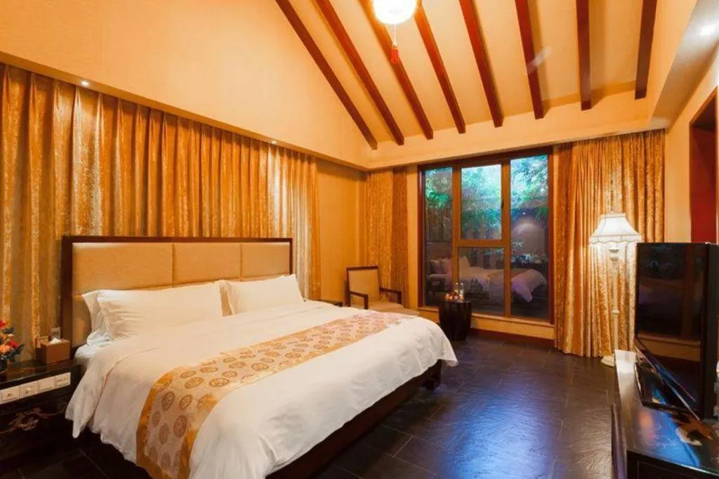 Bed in Xinjin Celebrity City Hotel