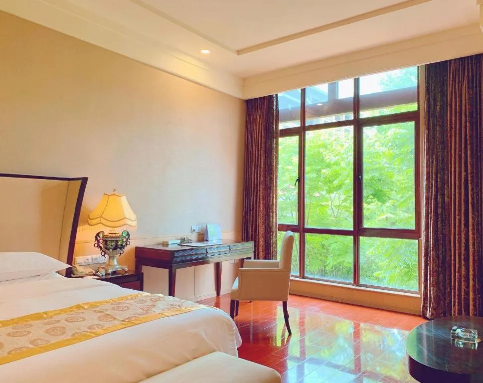 Bed in Xinjin Celebrity City Hotel