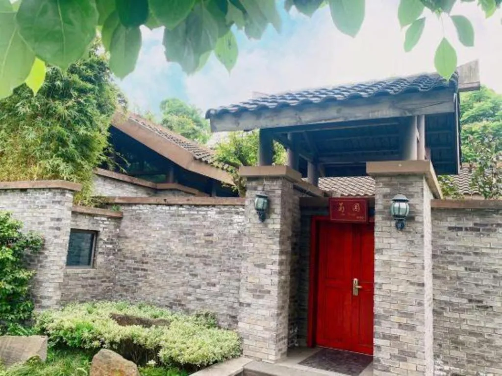 Xinjin Celebrity City Hotel