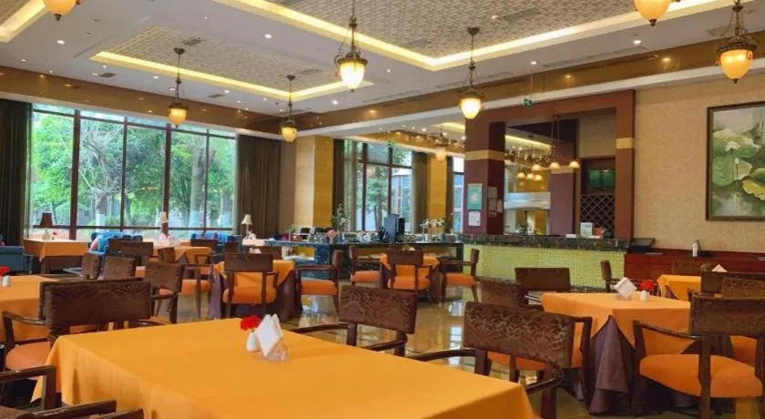 Xinjin Celebrity City Hotel