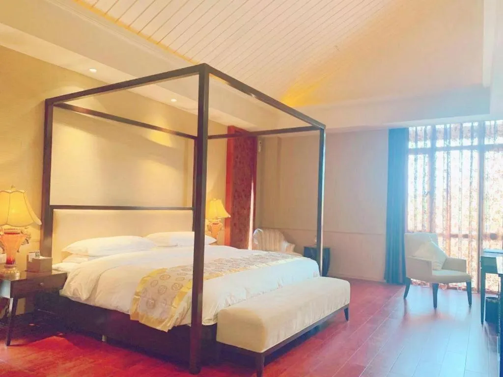 Bed in Xinjin Celebrity City Hotel