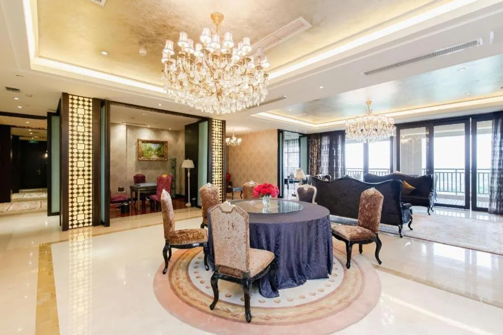 Xinjin Celebrity City Hotel