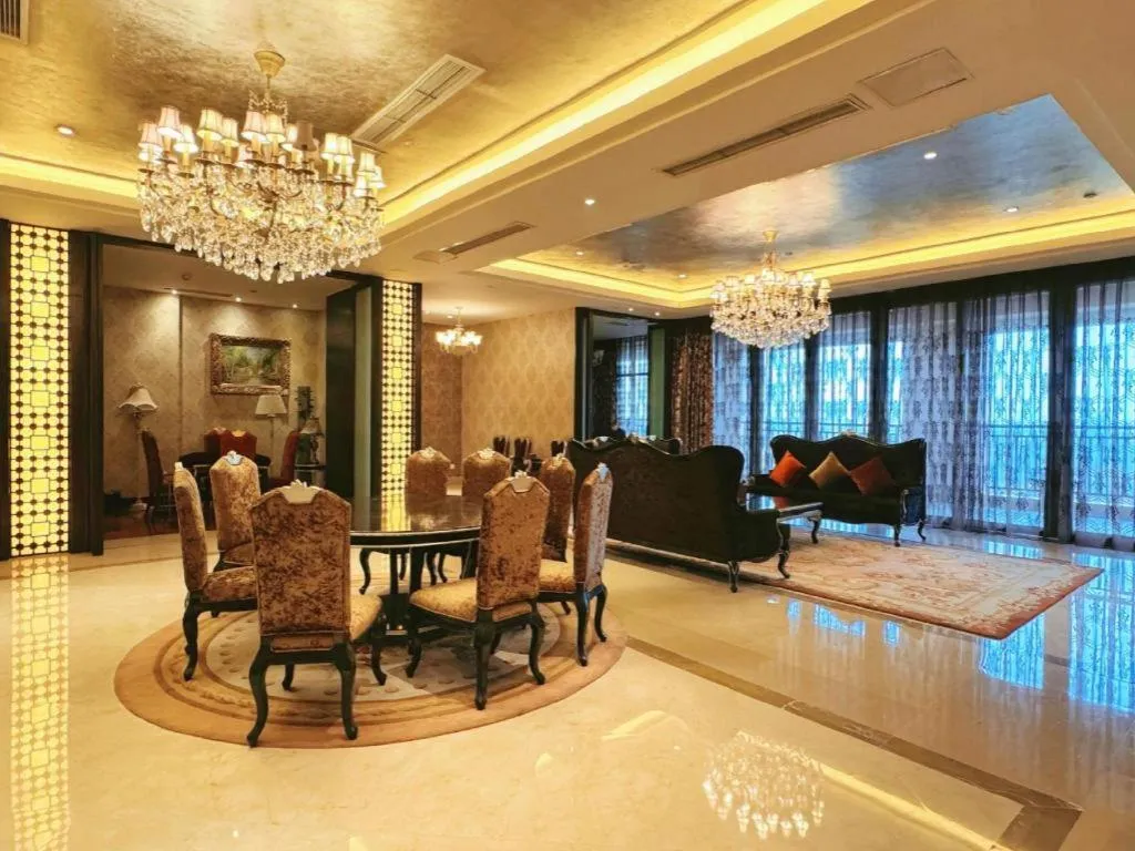 Xinjin Celebrity City Hotel