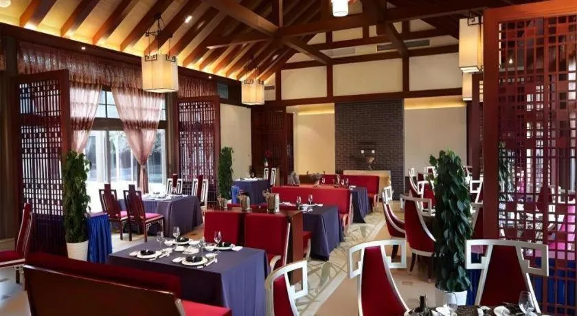 Xinjin Celebrity City Hotel