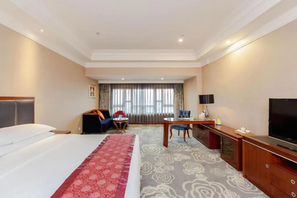 Bed in Xinjin Celebrity City Hotel