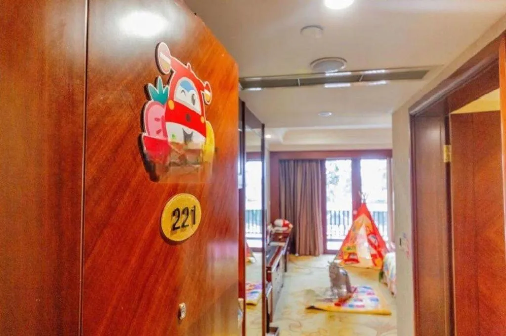 Xinjin Celebrity City Hotel