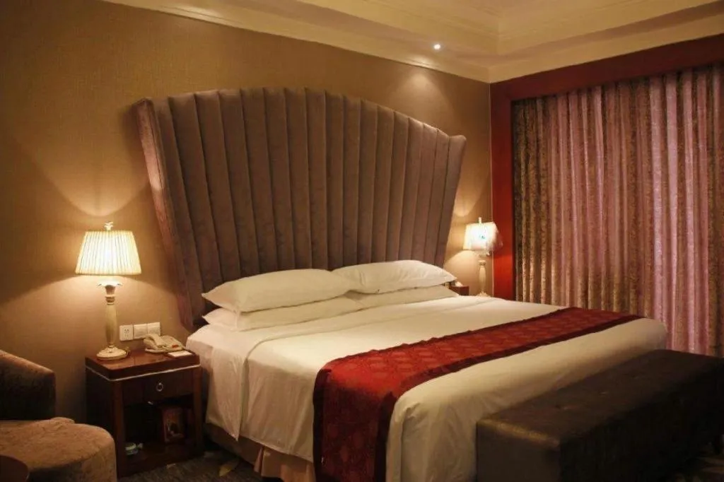 Bed in Xinjin Celebrity City Hotel