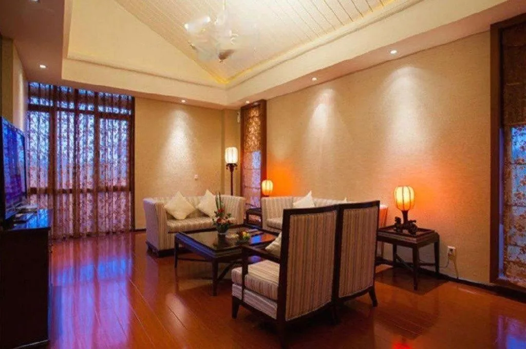 Xinjin Celebrity City Hotel