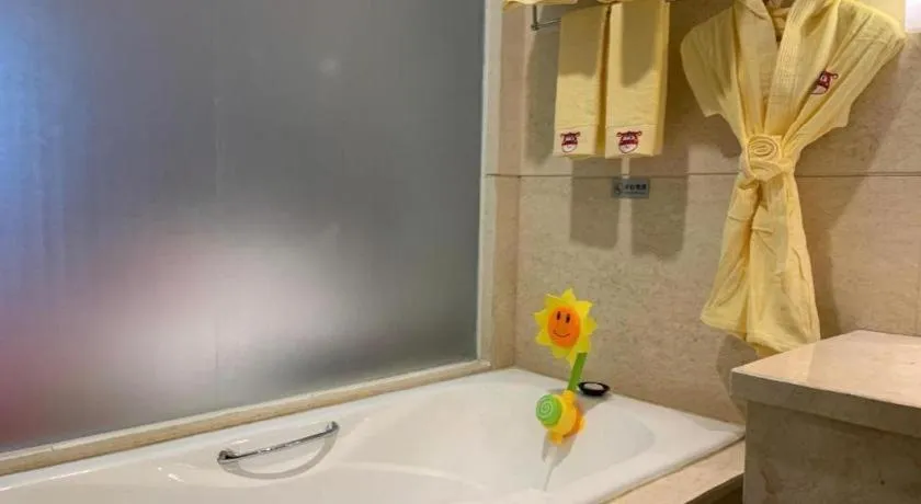 Xinjin Celebrity City Hotel