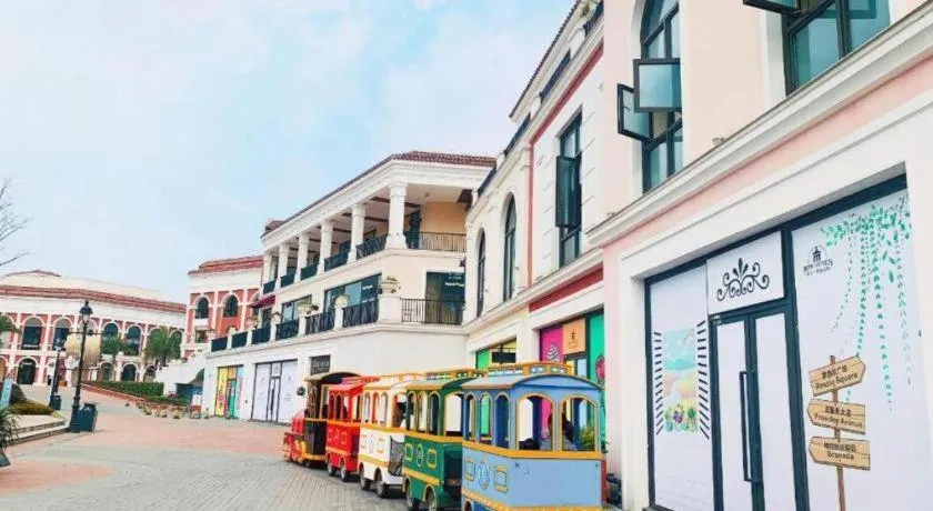 Xinjin Celebrity City Hotel