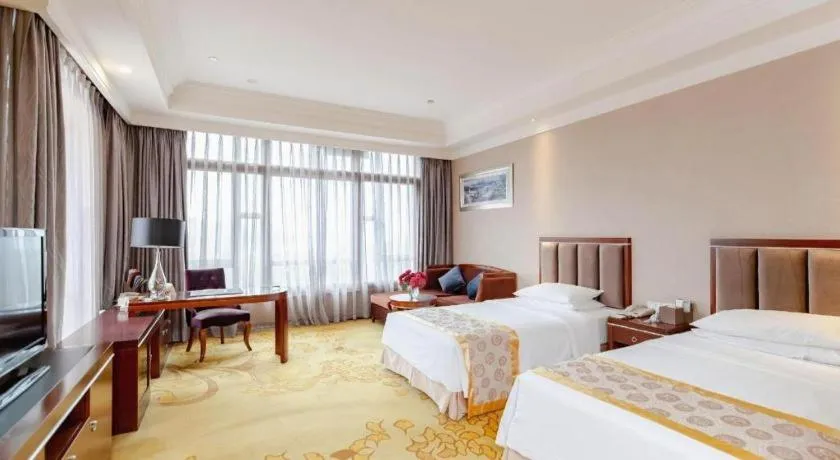 Bed in Xinjin Celebrity City Hotel