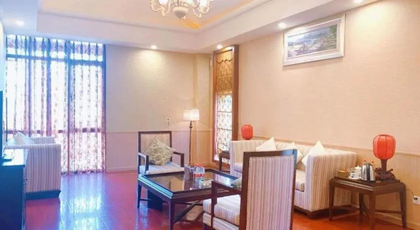 Xinjin Celebrity City Hotel