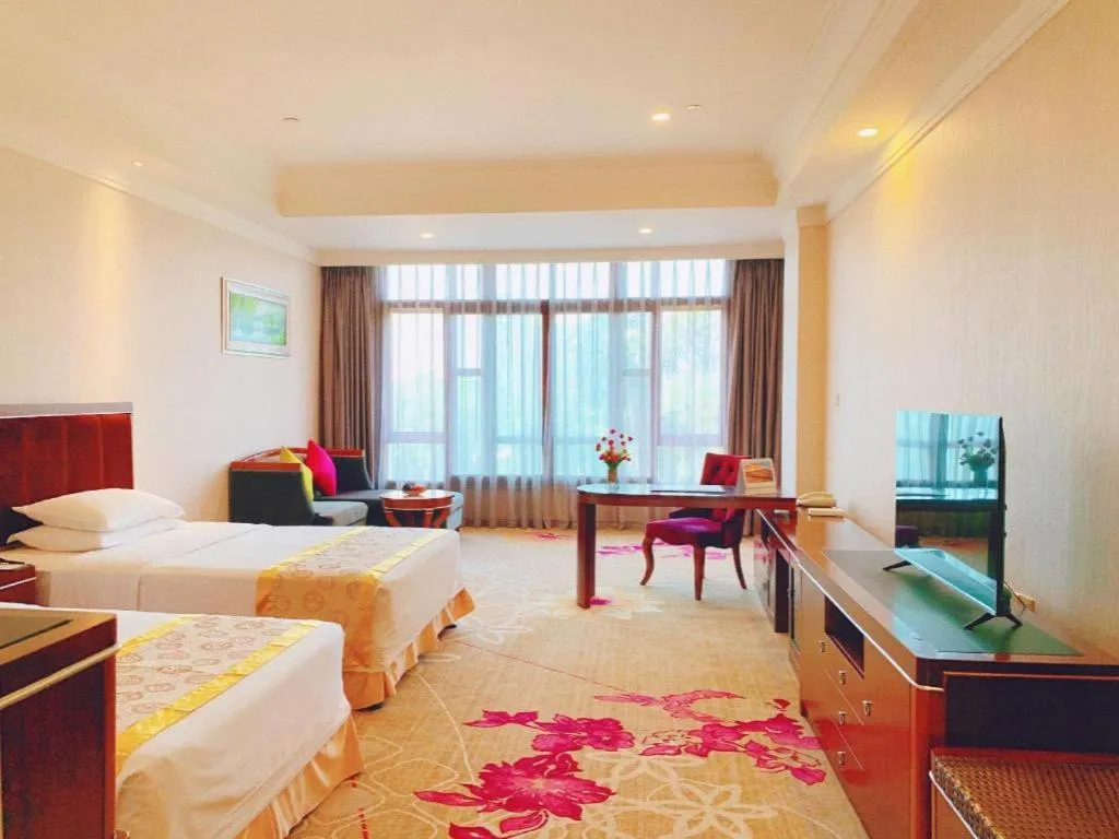 Bed in Xinjin Celebrity City Hotel