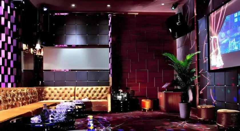 Xinjin Celebrity City Hotel