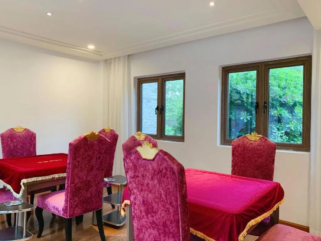 Xinjin Celebrity City Hotel