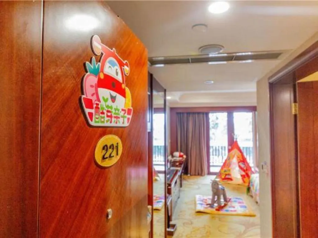 Xinjin Celebrity City Hotel