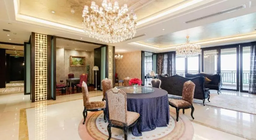 Xinjin Celebrity City Hotel