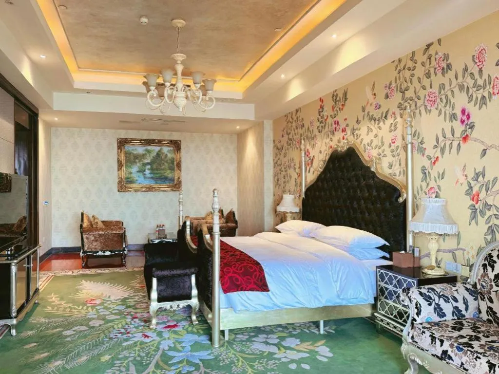 Bed in Xinjin Celebrity City Hotel