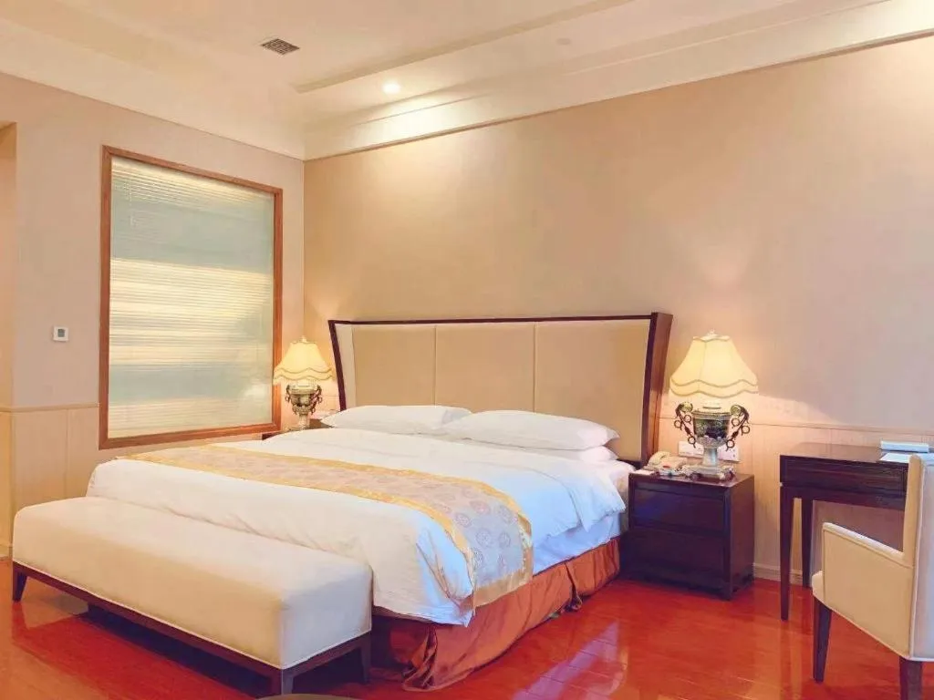 Bed in Xinjin Celebrity City Hotel