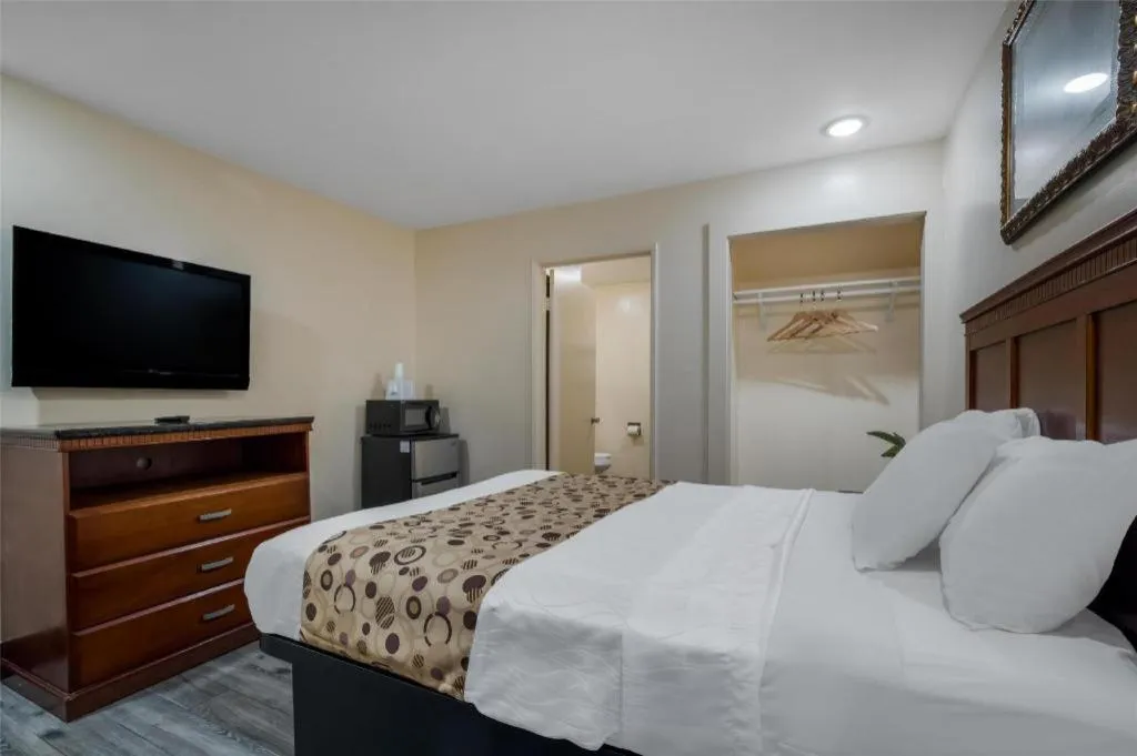 Bed in Americas Best Value Inn Redlands San Bernardino