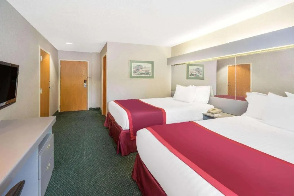 Bed in Microtel Inn & Suites by Wyndham Chattanooga/Near Hamilton P
