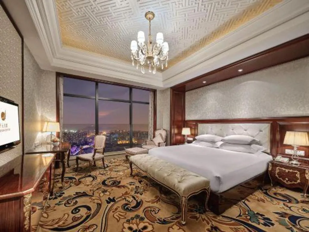 Bed in New Century Grand Hotel Zhejiang Sanli