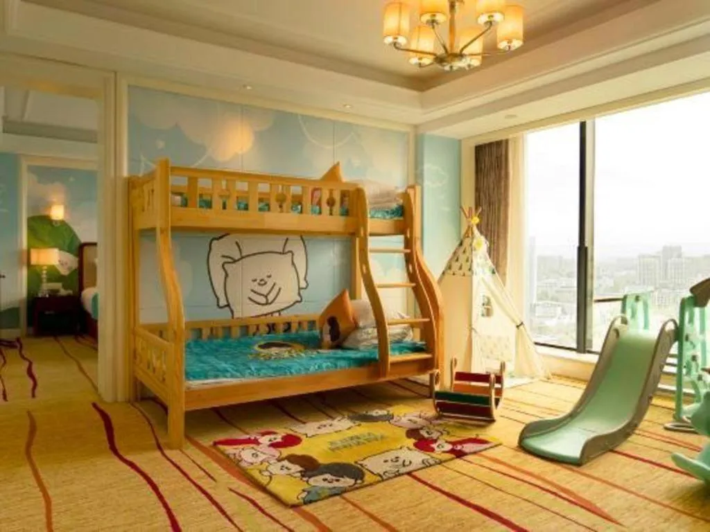 Bed in New Century Grand Hotel Zhejiang Sanli