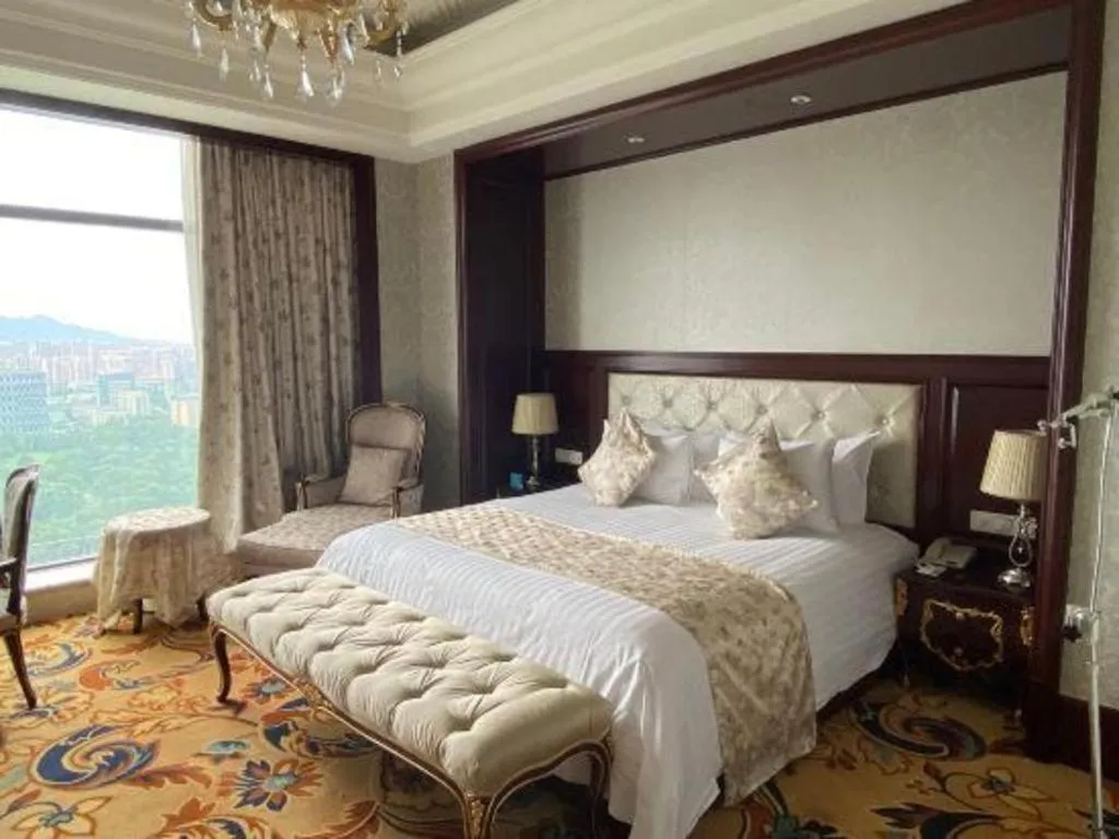 Bed in New Century Grand Hotel Zhejiang Sanli