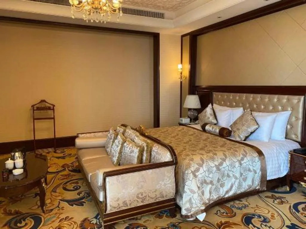 Bed in New Century Grand Hotel Zhejiang Sanli