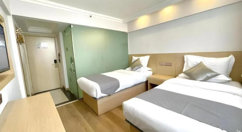 Bed in GreenTree Inn Urumqi South Xinhua Road Hotel