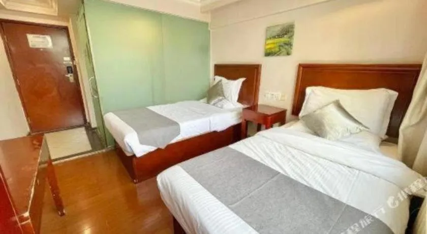 Bed in GreenTree Inn Urumqi South Xinhua Road Hotel