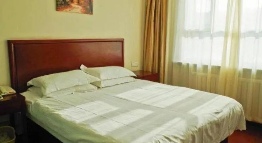 Bed in GreenTree Inn Urumqi South Xinhua Road Hotel