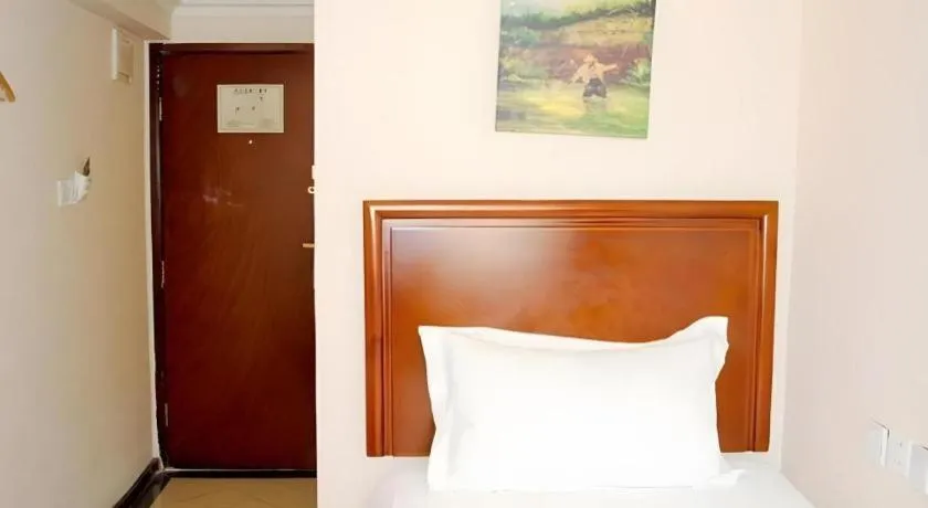 Bed in GreenTree Inn Urumqi South Xinhua Road Hotel