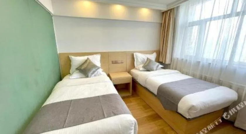 Bed in GreenTree Inn Urumqi South Xinhua Road Hotel