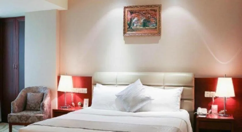 Bed in Chengdu Sovereign Hotel