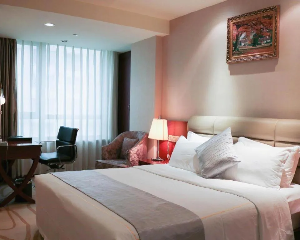 Bed in Chengdu Sovereign Hotel