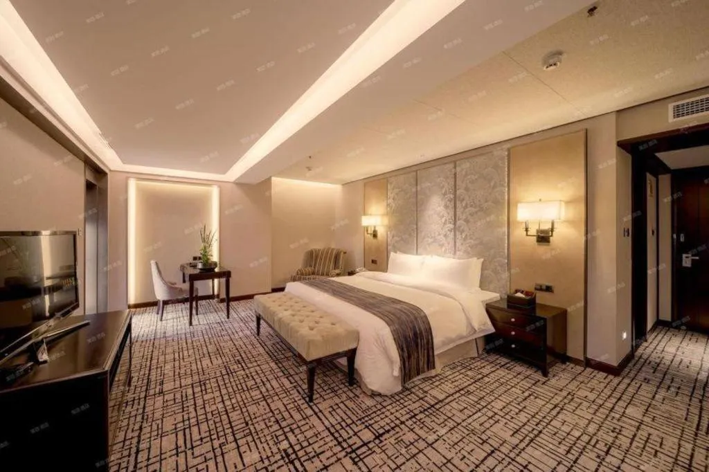 Bed in Green Westdon Hotel