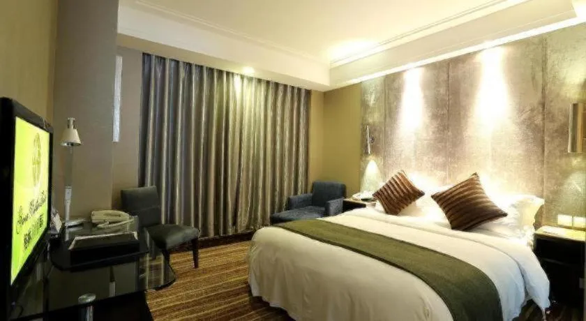 Bed in Green Westdon Hotel