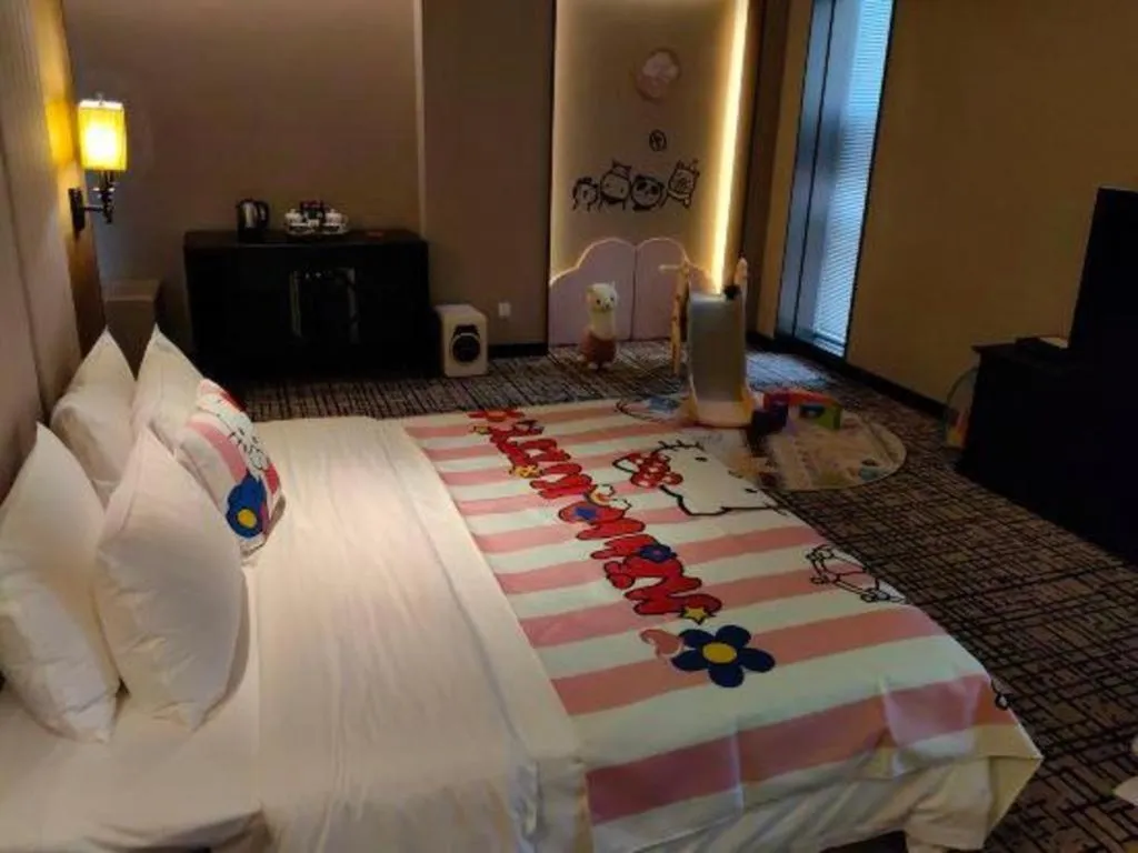 Bed in Green Westdon Hotel